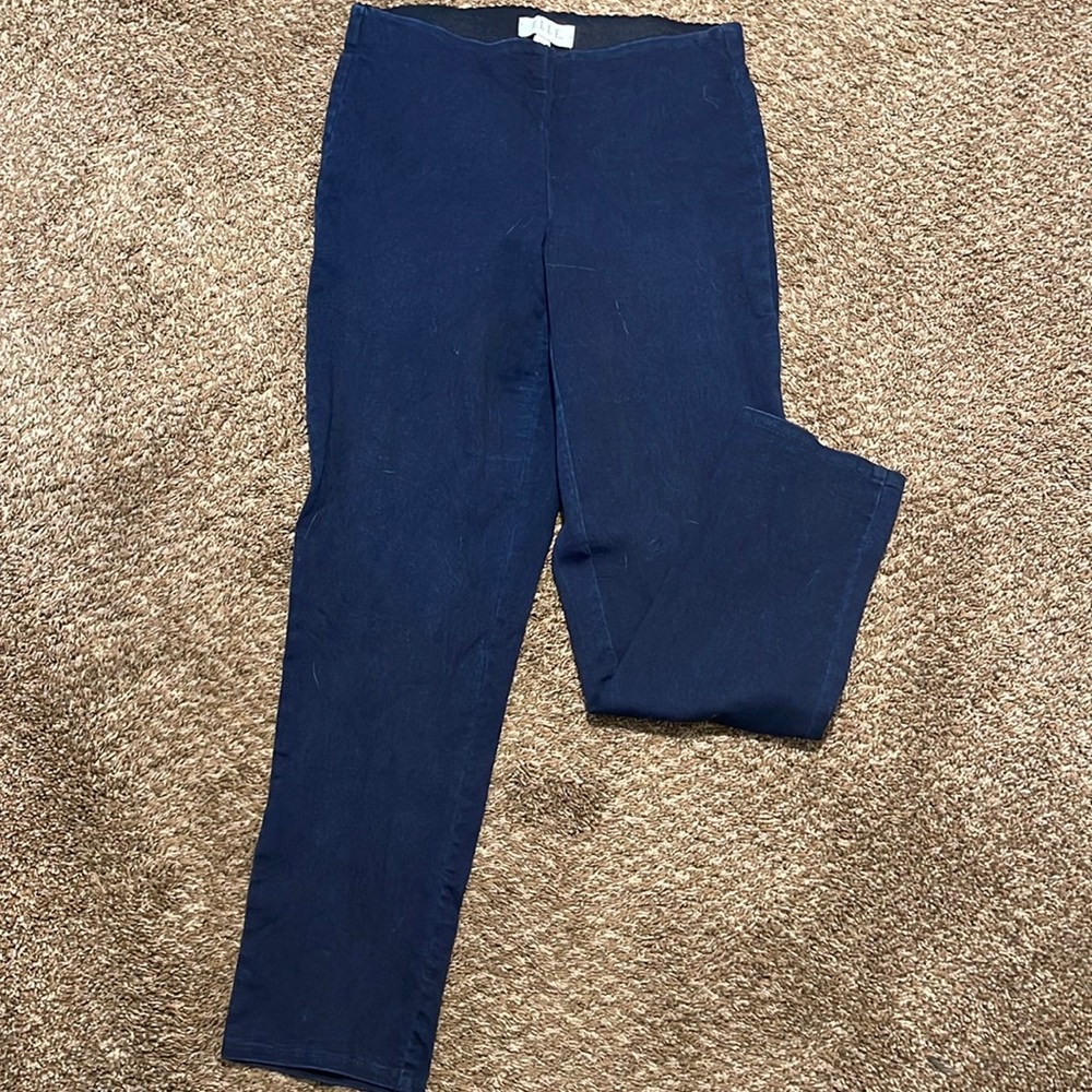 Elle blue pull on skinny ankle dress pants. Size small.